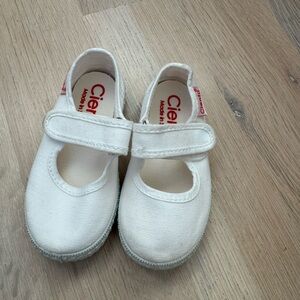 Cienta Kids White Canvas Dress Shoes